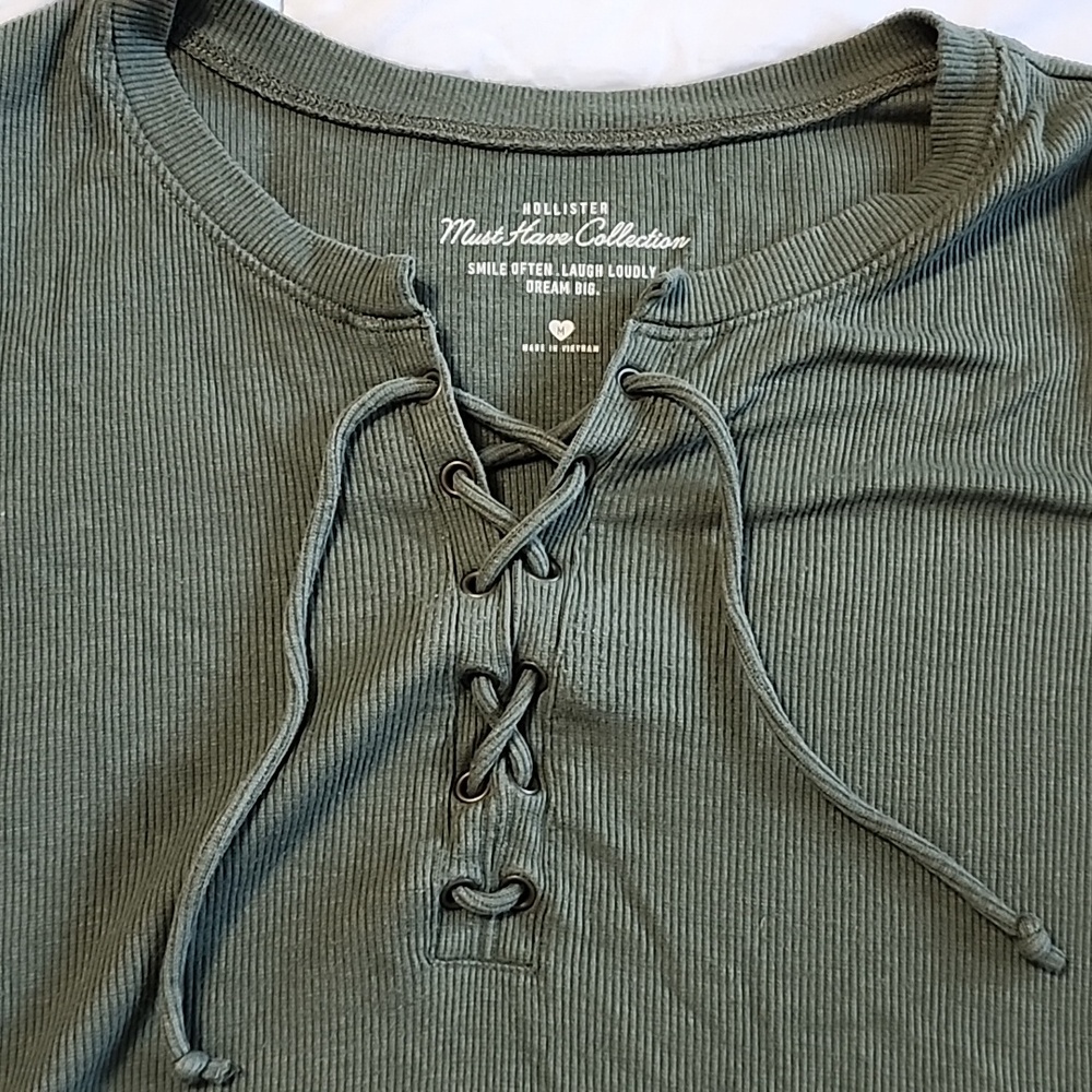 Hollister Green T-Shirt Size Small